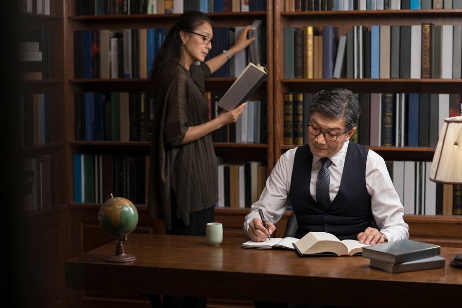 Picture of a businessman and woman reading