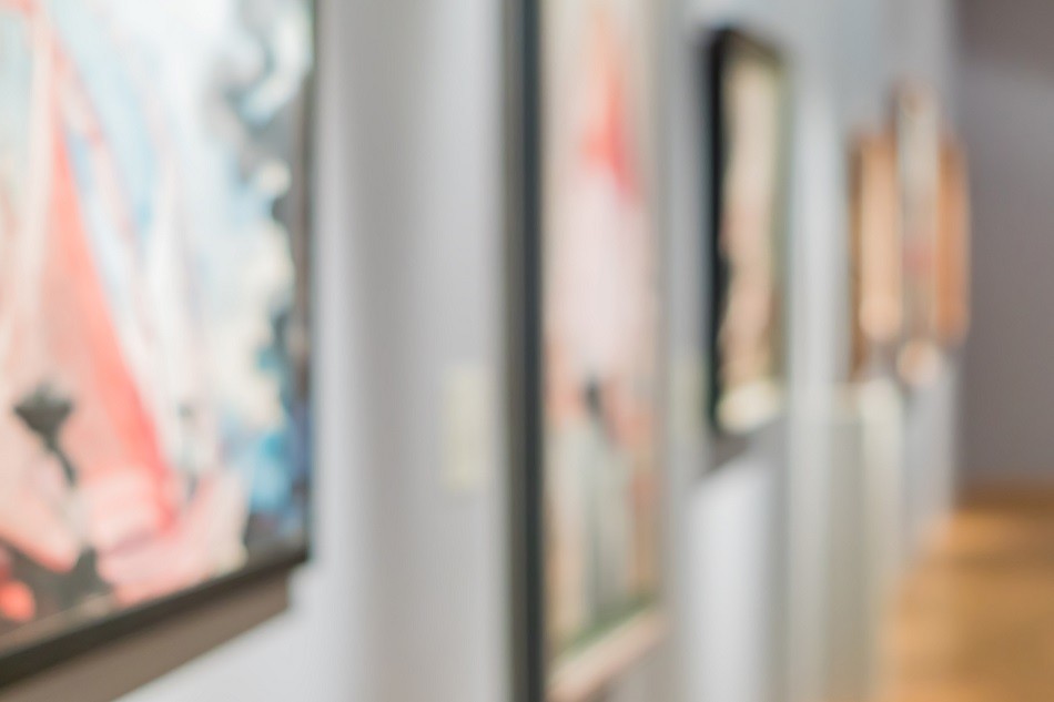 Picture of a blurred art gallery