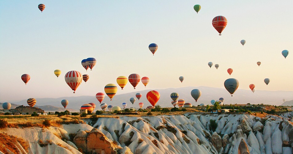 Picture of multiple hot air balloons
