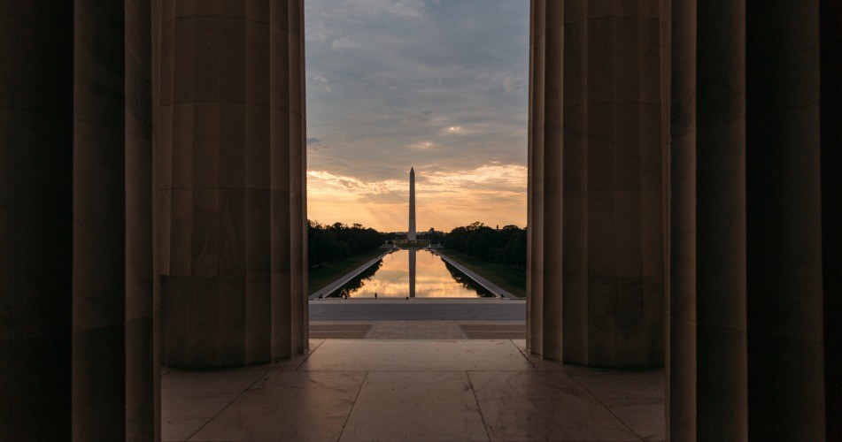 Picture of Washington monument from Lincoln memorial sunrise